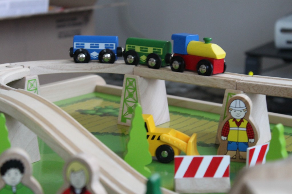 bigjigs magical train set and table