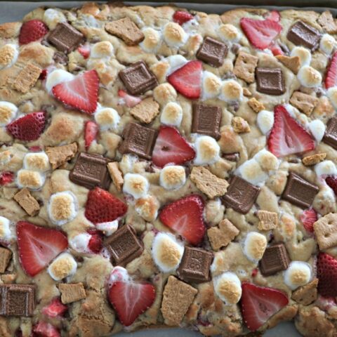 Strawberry S’mores Cookie Bars + FREE Milk