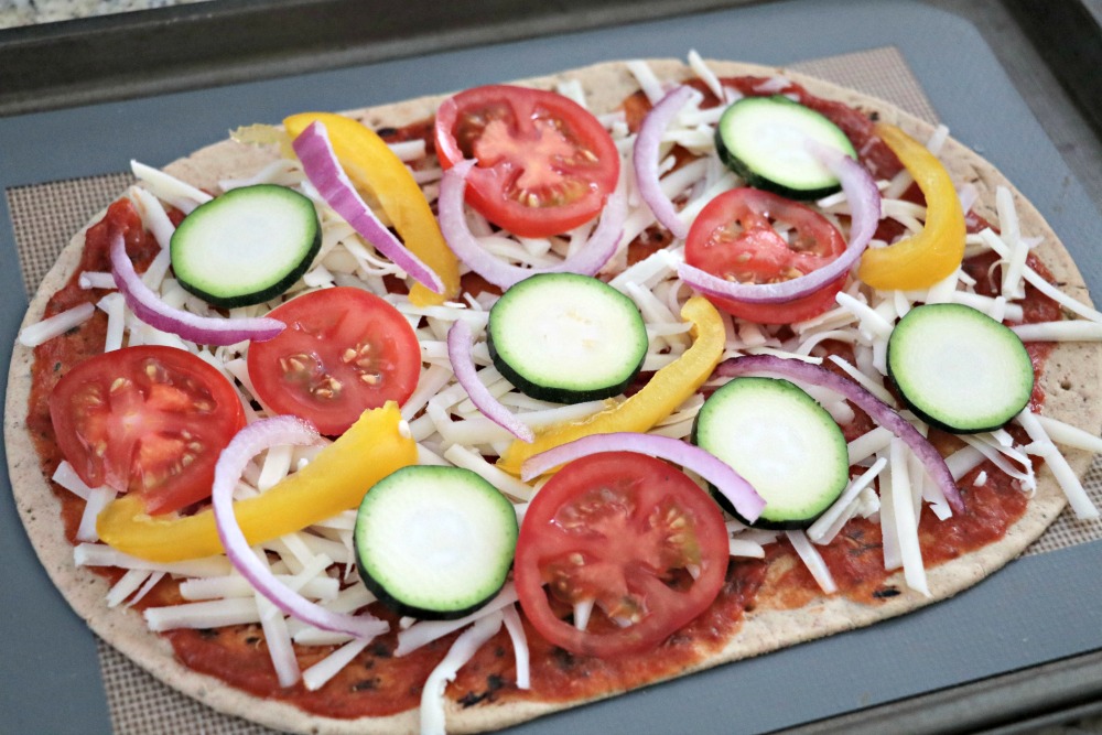 3 Point Weight Watchers Flatout Flatbread Pizza!