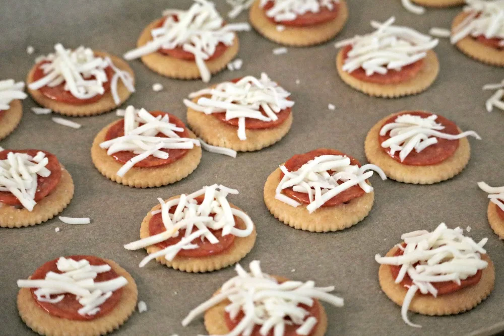 How to make pizza crackers