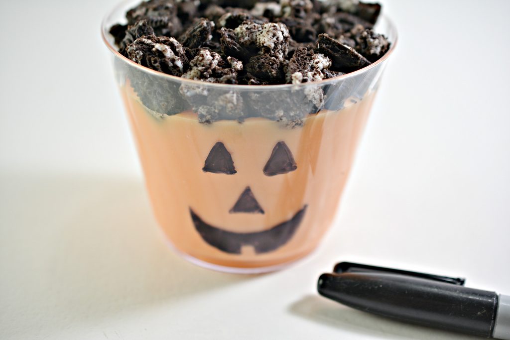 How to make Halloween pudding cups