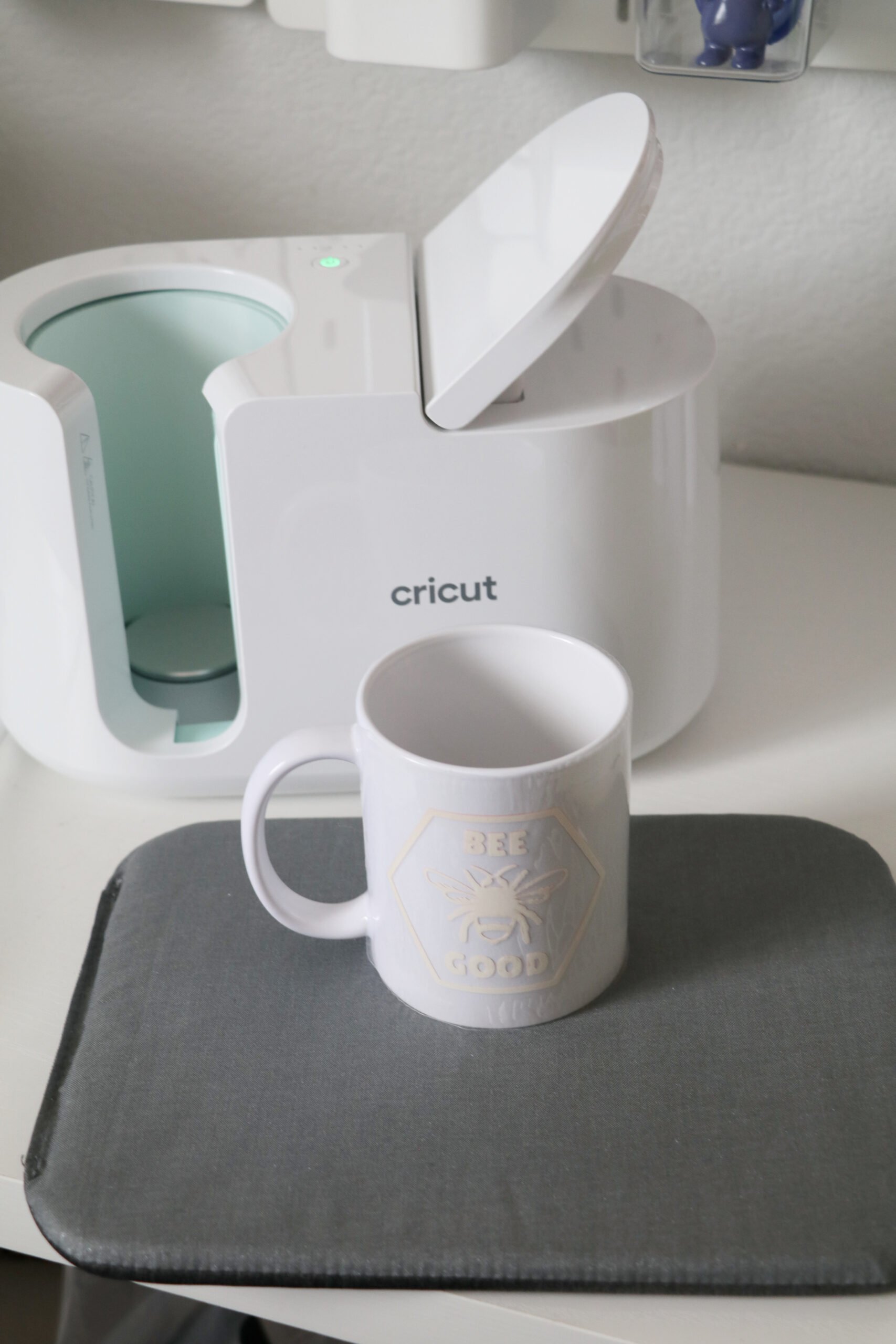 HOW TO USE THE CRICUT MUG PRESS 