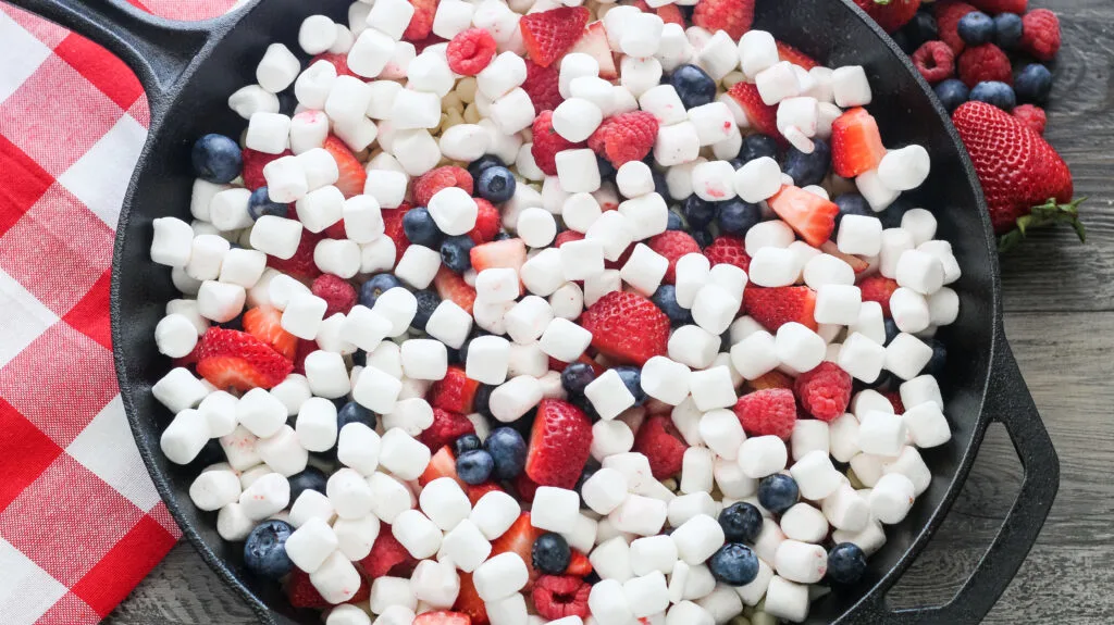 strawberry blueberry smores dip