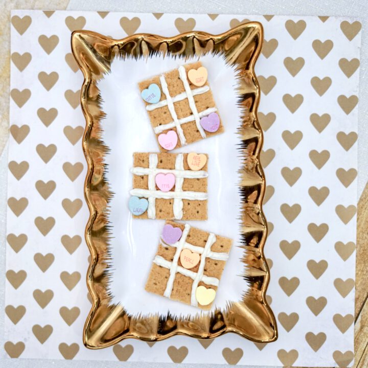 Easy Kid Craft: Edible Valentine’s Day Tic Tac Toe Game