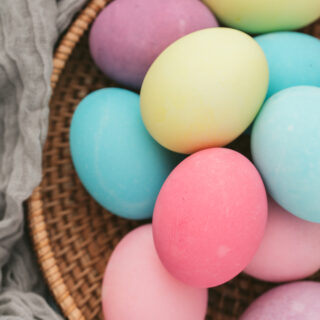 How to Dye Easter Eggs