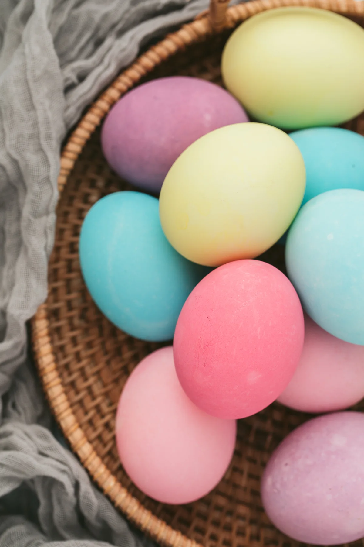 How to Dye Easter Eggs