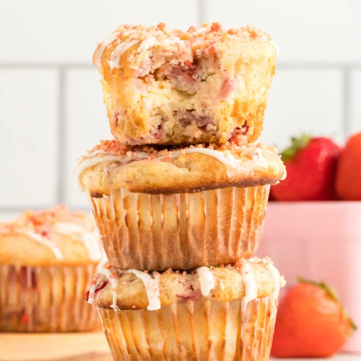 Strawberry Crunch Cheesecake Muffins