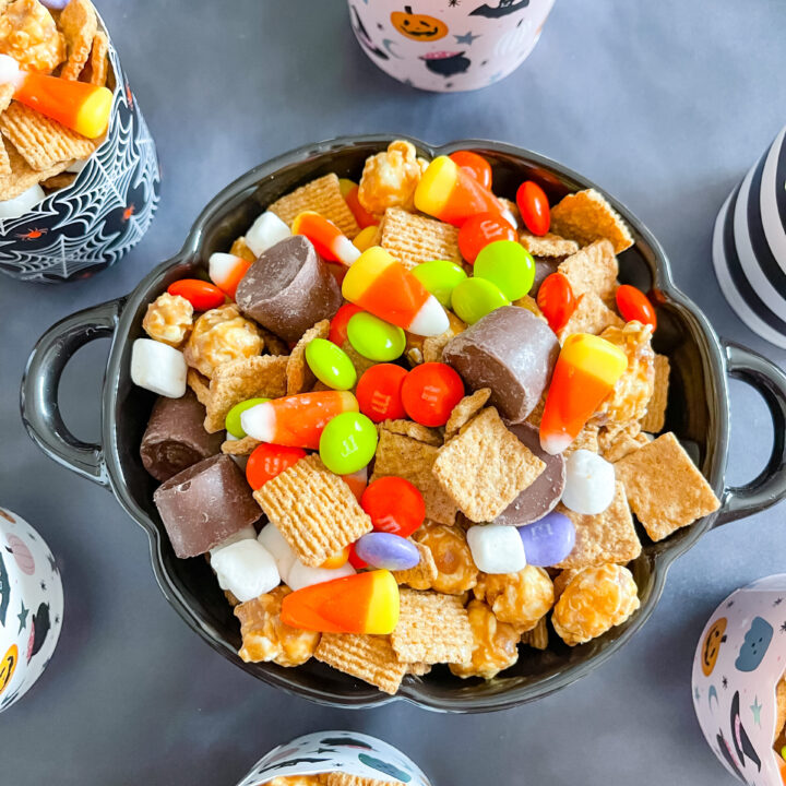 Easy Halloween Snack Mix