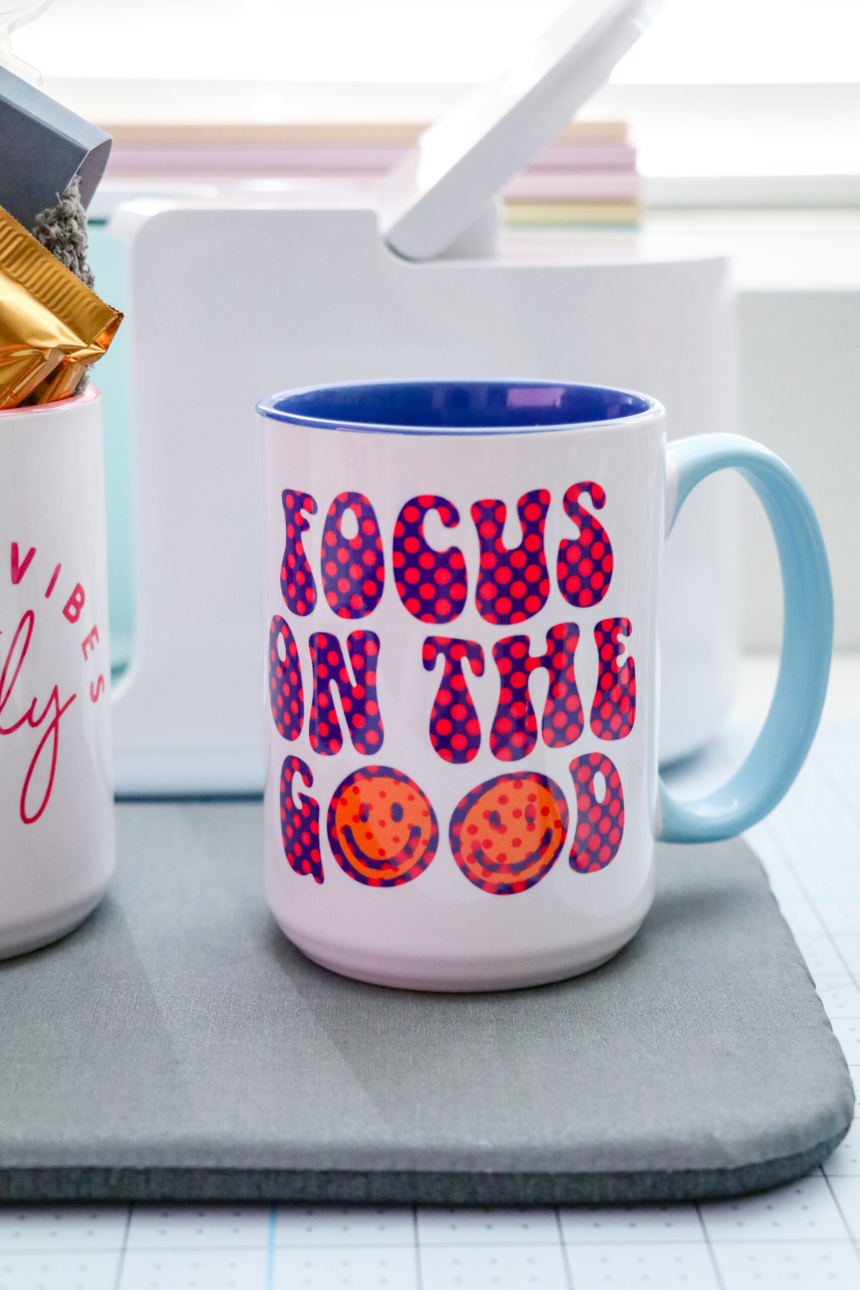 HOW TO PERSONALIZE MUGS WITH CRICUT