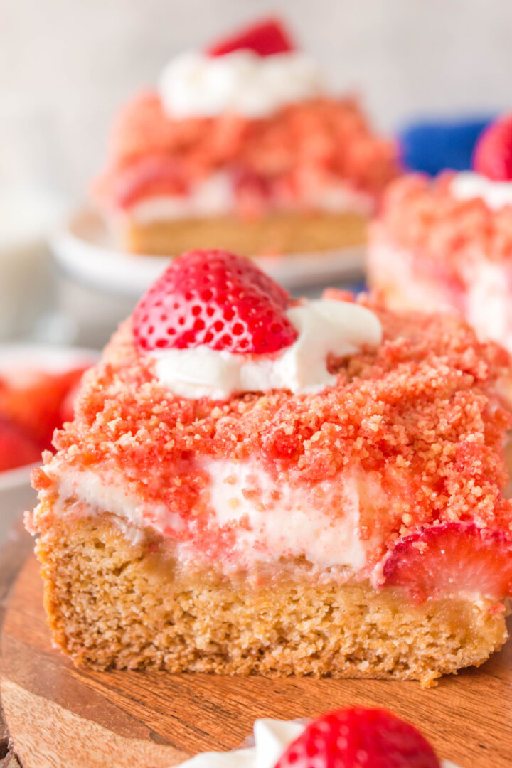 Strawberry Shortcake Crunch Bars » The Denver Housewife